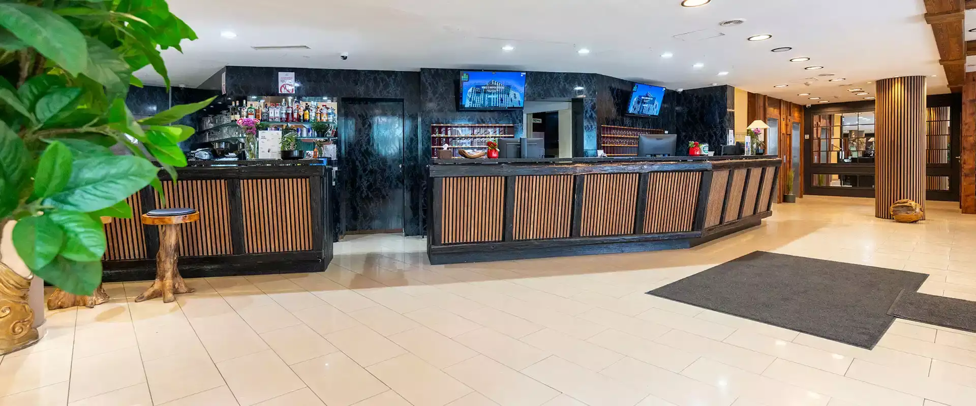 hotel-enziana-wien-rezeption.webp