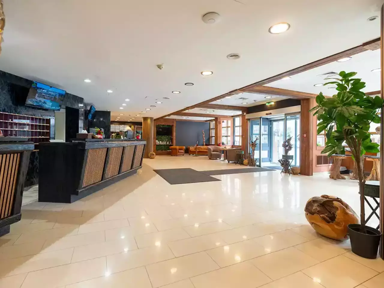Hotel Eingangshalle mit Rezeption