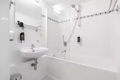 4_hotel-enziana-wien-zimmer-superior-badezimmer.webp