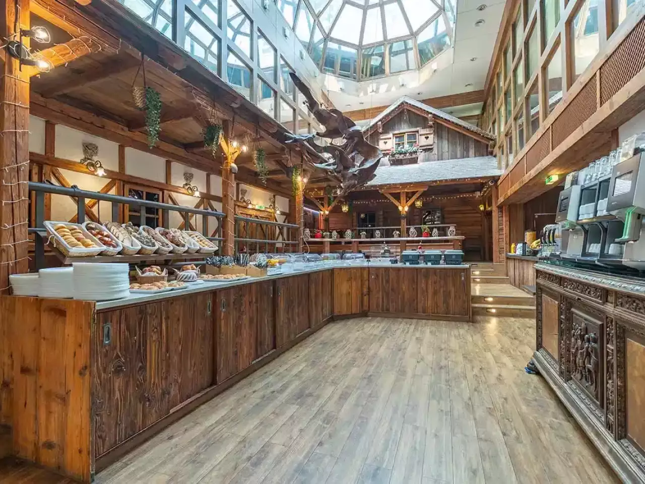 Buffet mit Frühstücksraum