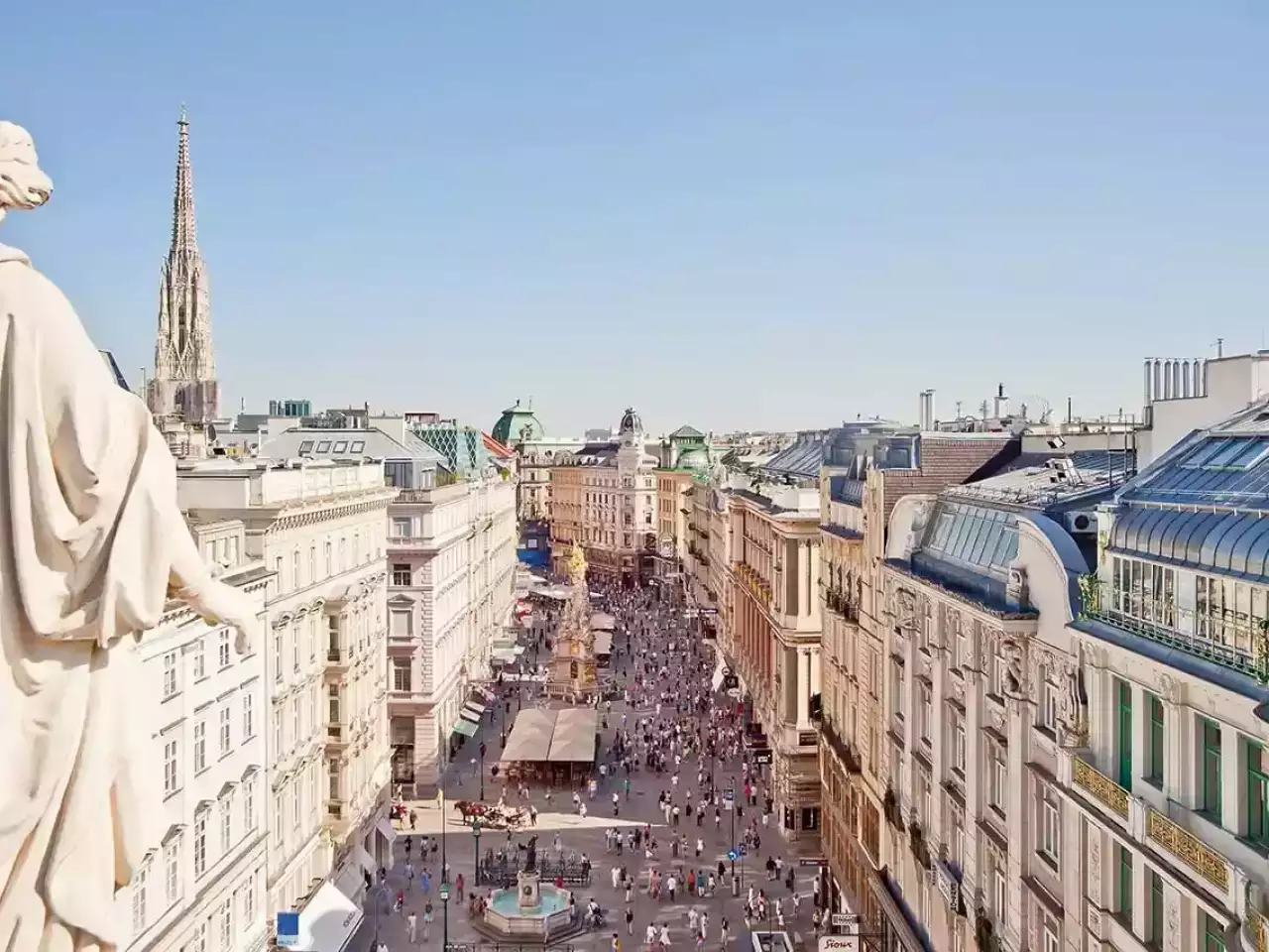 Am Graben Wien mit Einkaufsstrasse und Stephansdom im Hintergrund