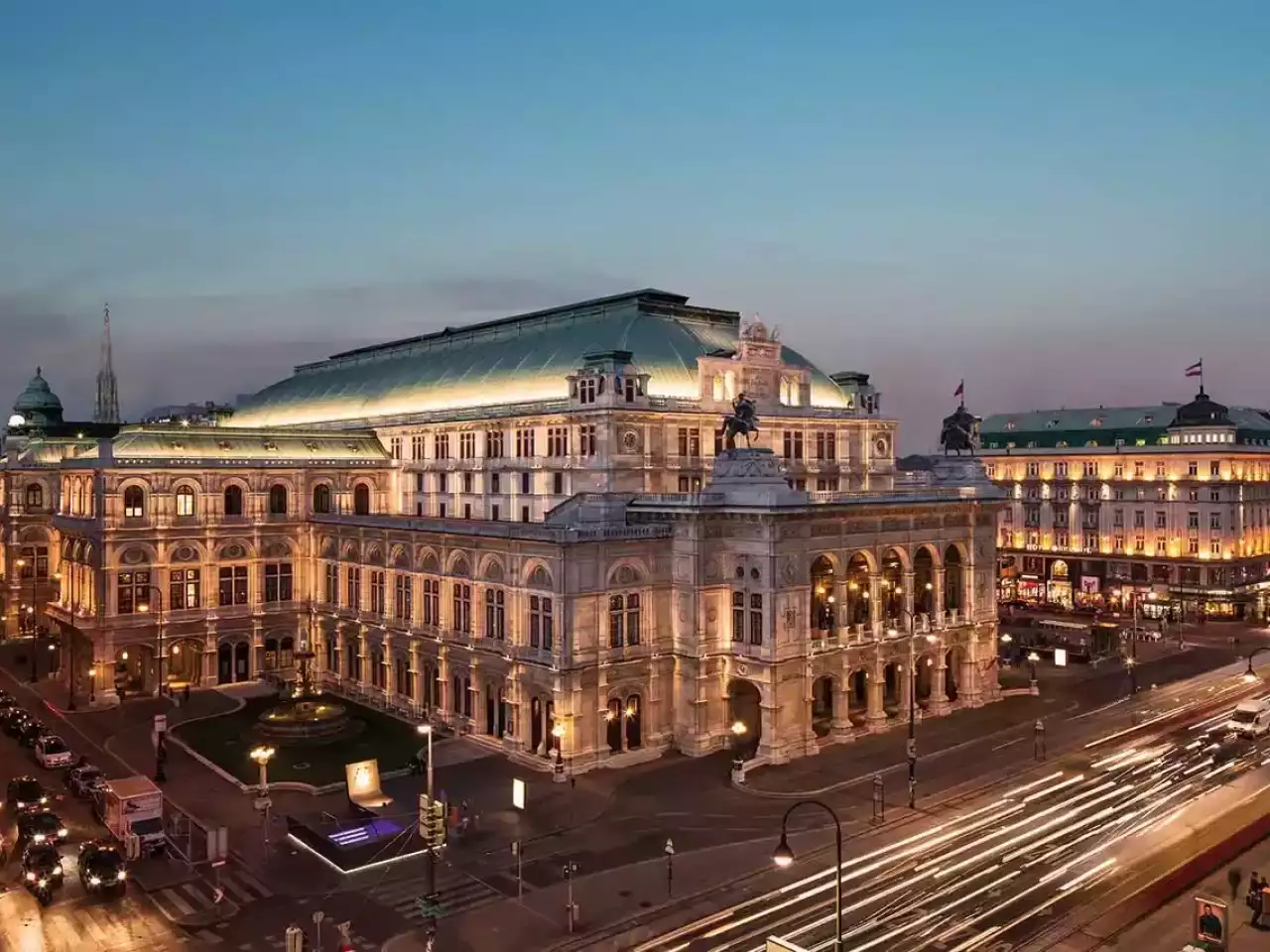 Wiener Staatsoper bei Nacht